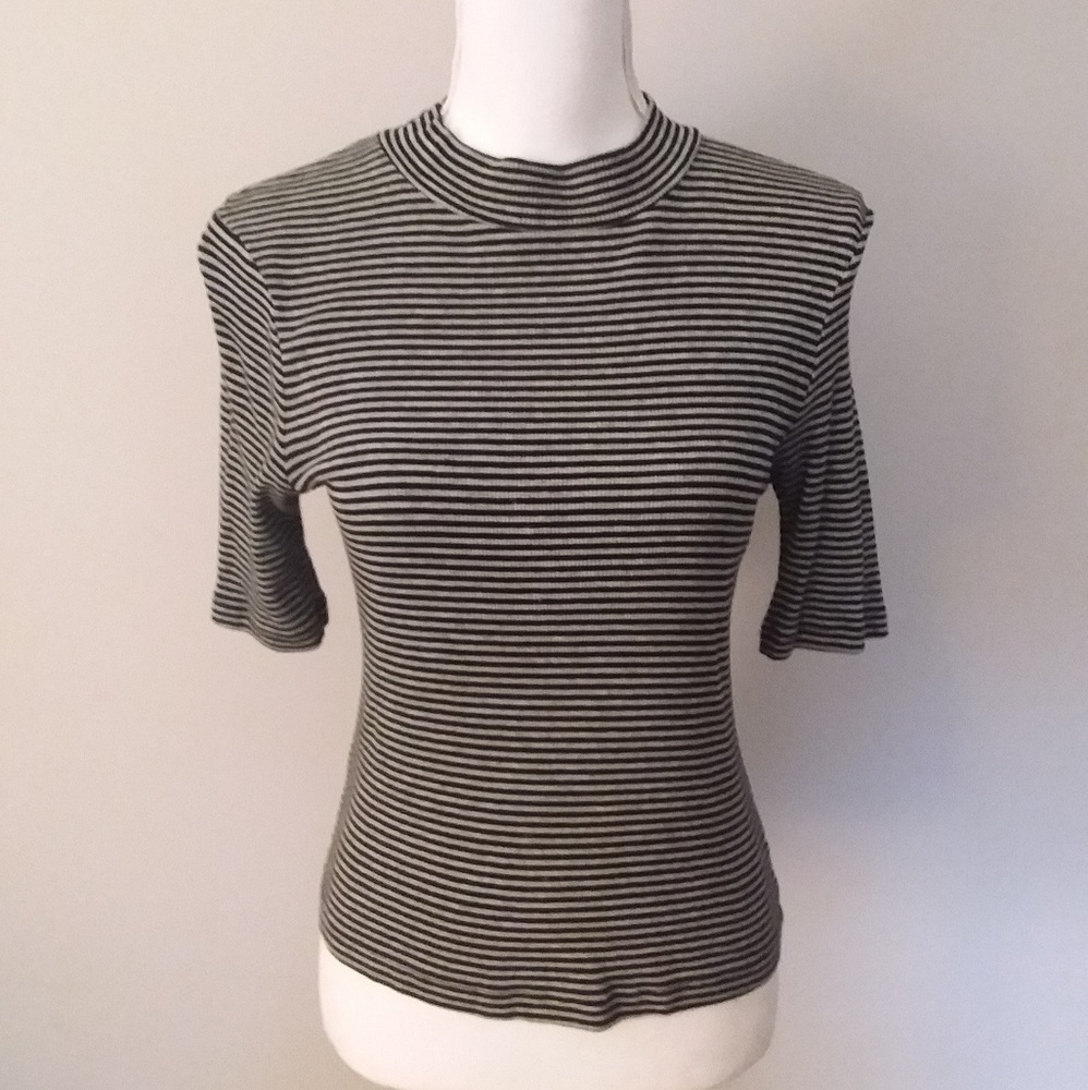 4/$20 H&M Divided Basic Black/Grey Stripe Turtleneck Light Weight Knit Top